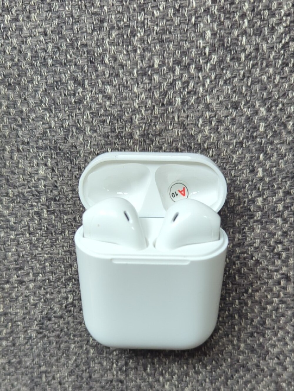 TWS Wireless Bluetooth Earbuds with Portable Charging Case - White | Like New